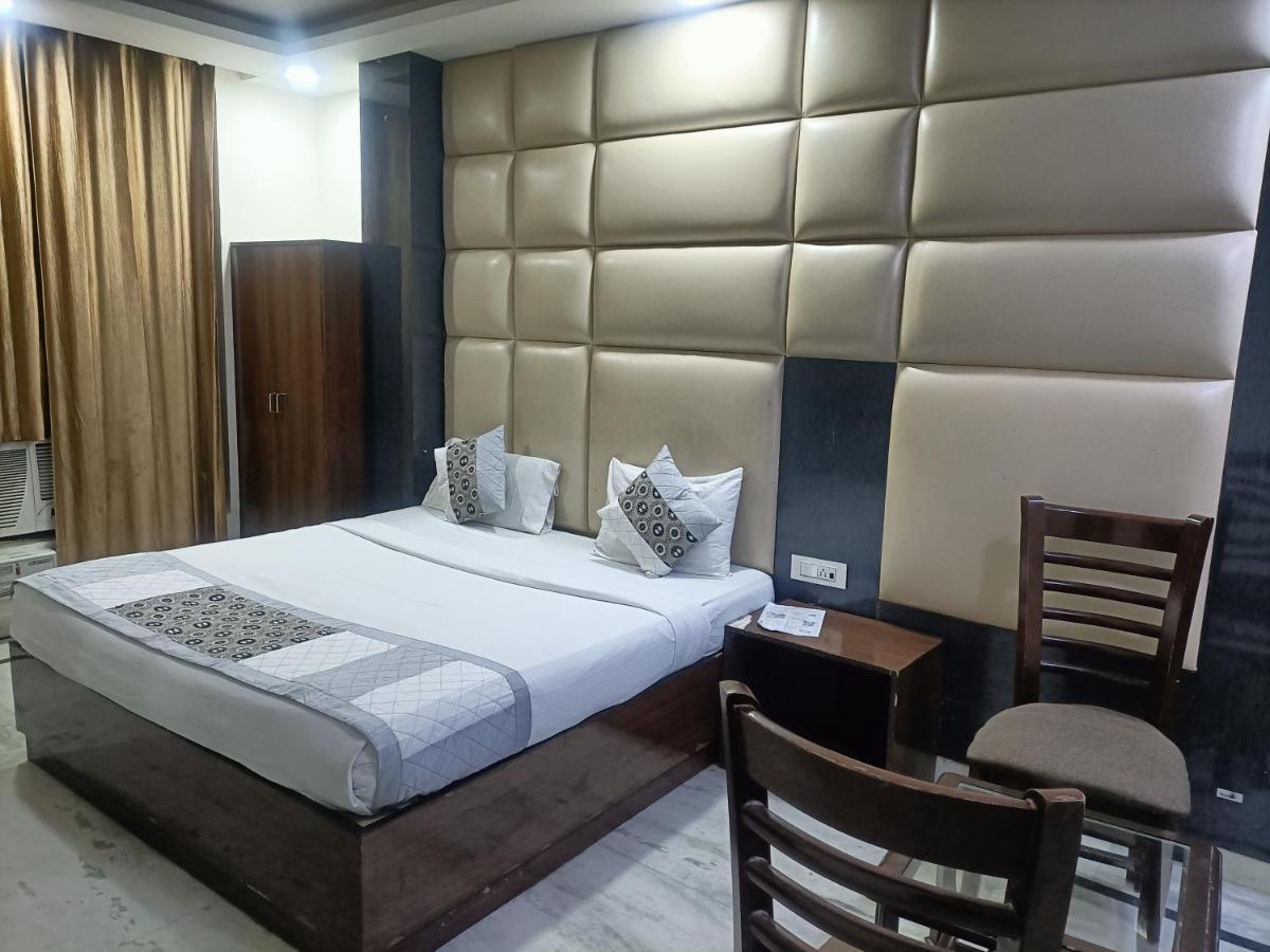 Airport Hotel Breeze Нью-Дели Экстерьер фото